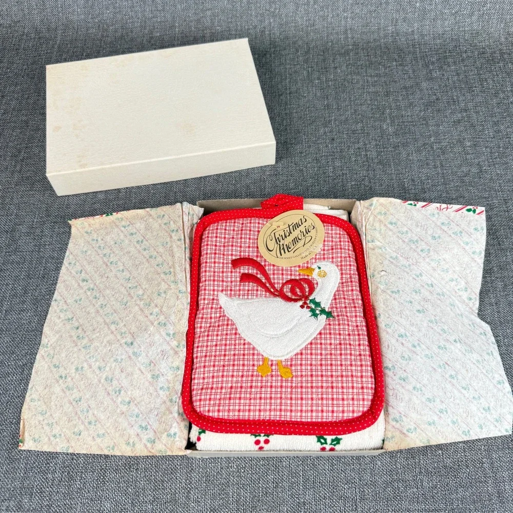Vintage Christmas Memories Goose Towel Pot Holder Set Red White 1984